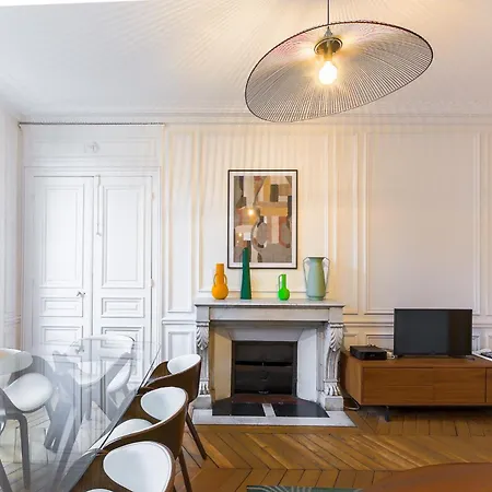Elegant 3 Bedrooms In The Heart Of Bastille Appartamento *